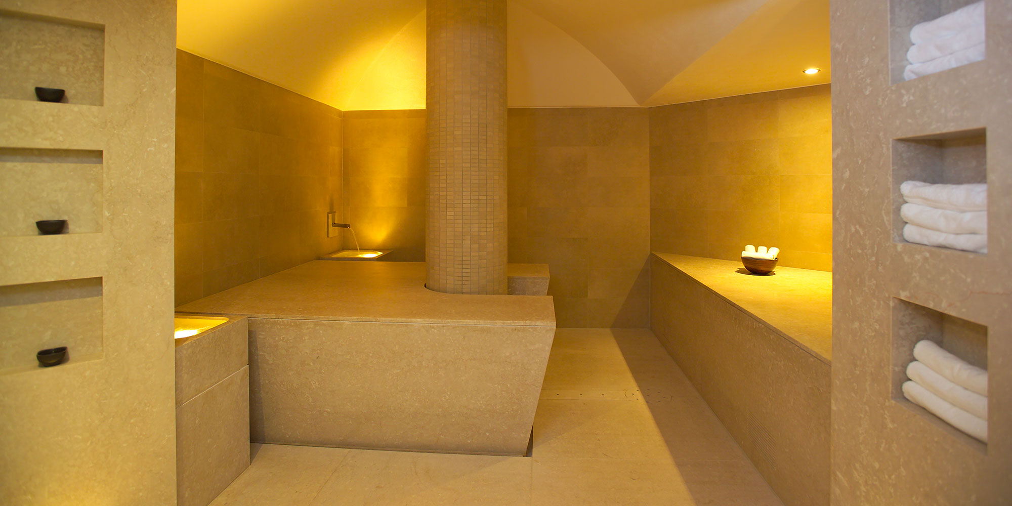 Hammam doppio con colonna centrale Hammam doppio con colonna centrale