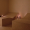 Zona relax con chaise longue in marmo riscaldato