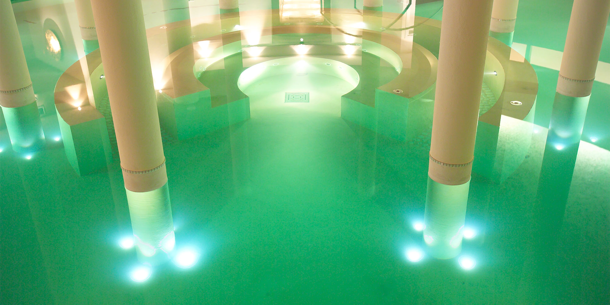 Piscina con percorso idromassaggio